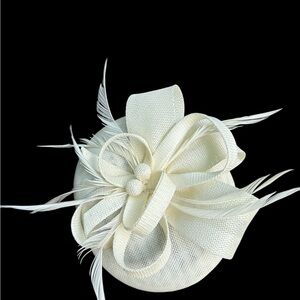 New Elegant Cream Fascinator w barrette 7” x 6” hat oval.